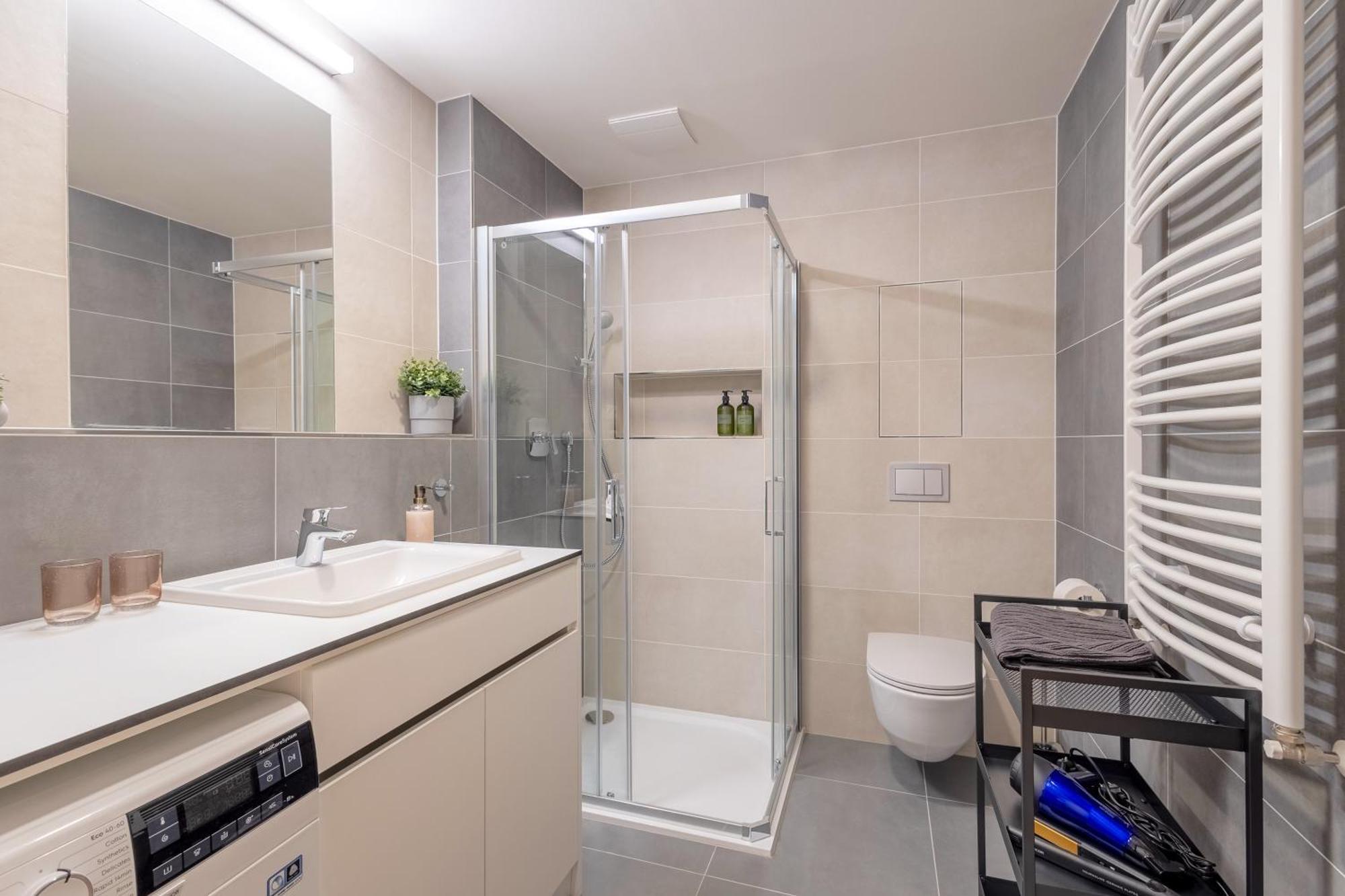 Bright 2Br - 5Th Floor, Balcony, Free Parking By Gravity Prague公寓 外观 照片