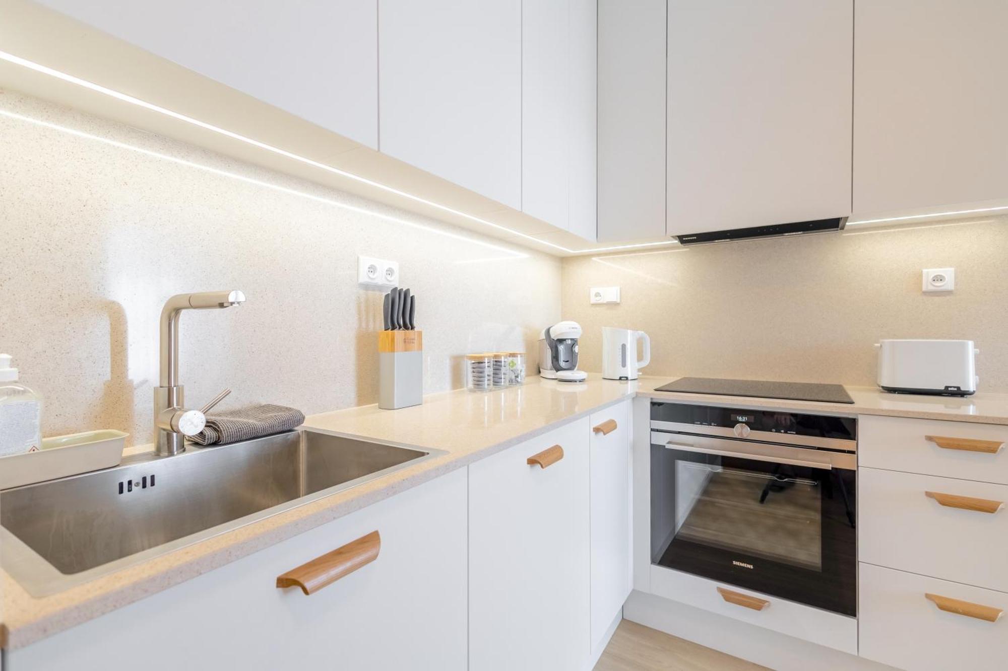 Bright 2Br - 5Th Floor, Balcony, Free Parking By Gravity Prague公寓 外观 照片