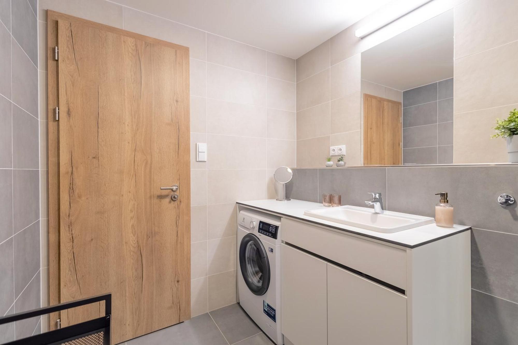 Bright 2Br - 5Th Floor, Balcony, Free Parking By Gravity Prague公寓 外观 照片