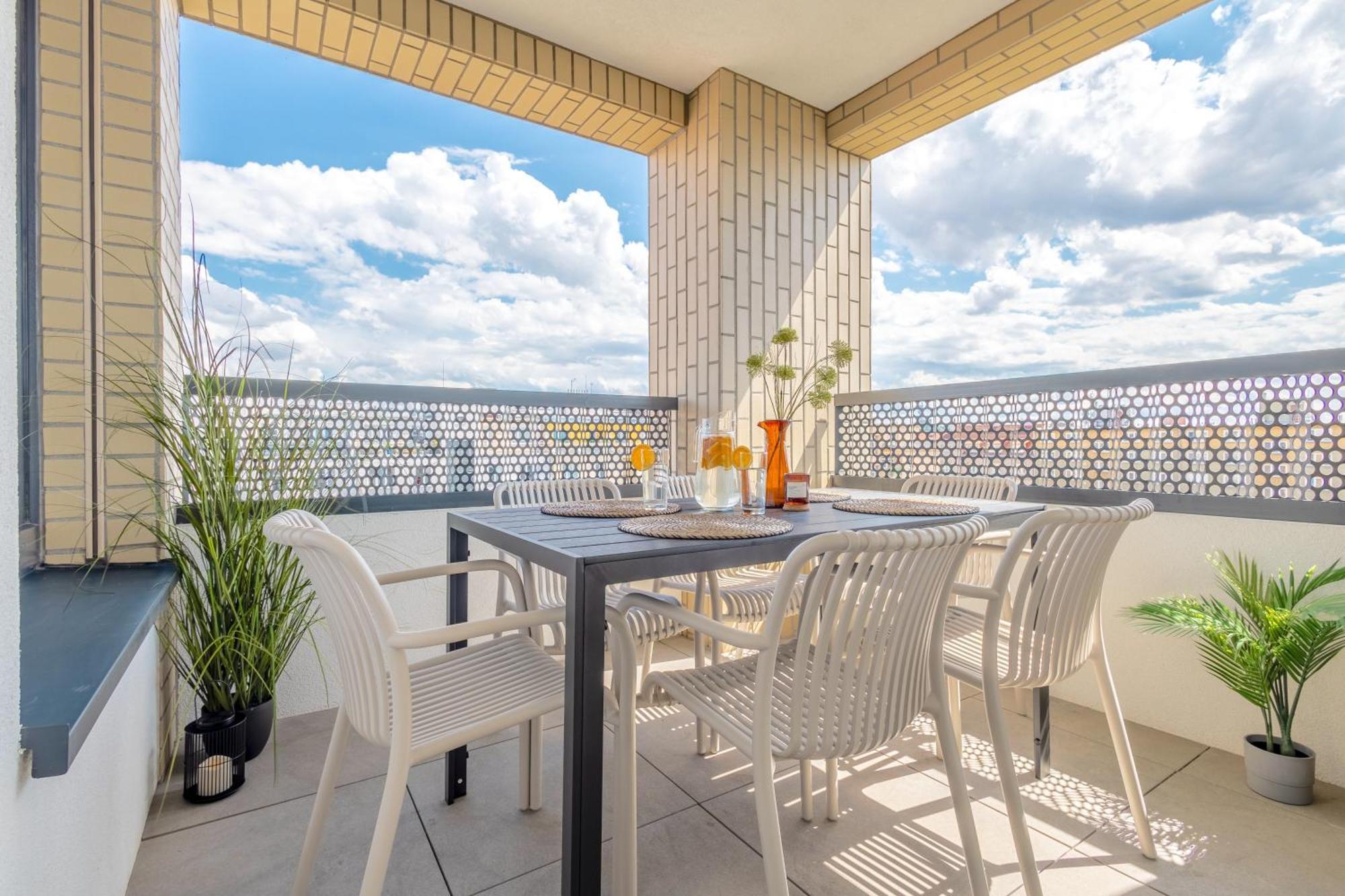 Bright 2Br - 5Th Floor, Balcony, Free Parking By Gravity Prague公寓 外观 照片