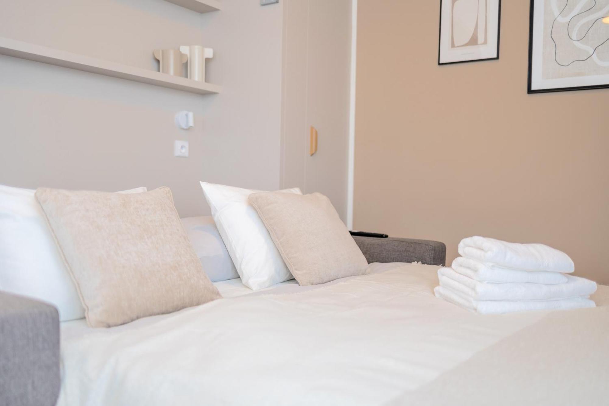 Bright 2Br - 5Th Floor, Balcony, Free Parking By Gravity Prague公寓 外观 照片