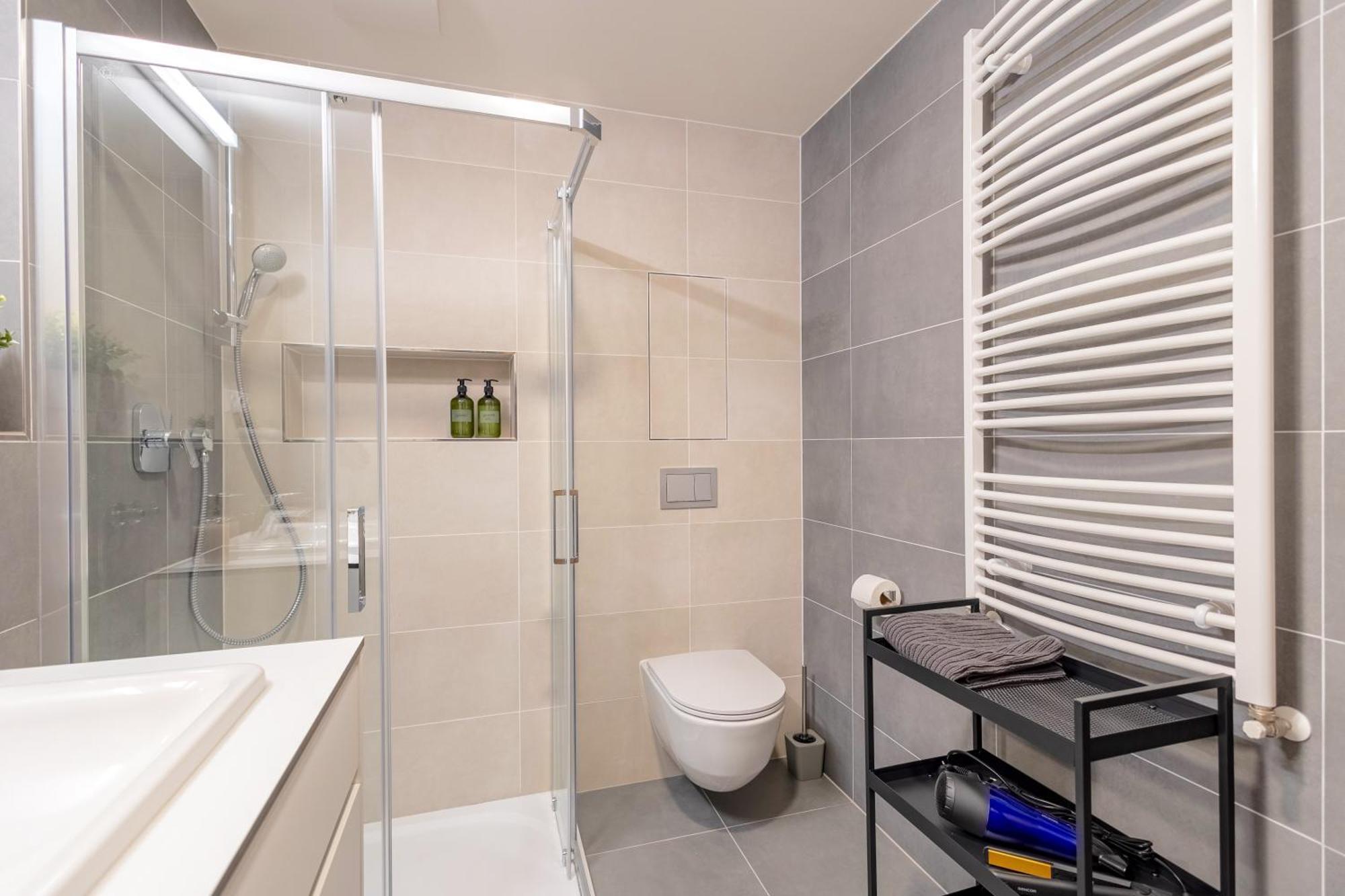 Bright 2Br - 5Th Floor, Balcony, Free Parking By Gravity Prague公寓 外观 照片